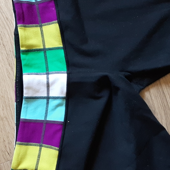 Lululemon Groove Crops - Size 6 - Picture 5 of 5